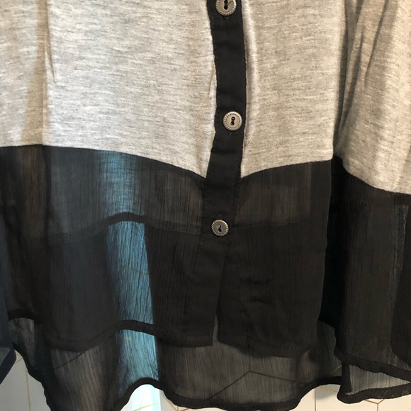 Jolt collared shirt with lace detailing on back. - Picture 5 of 9